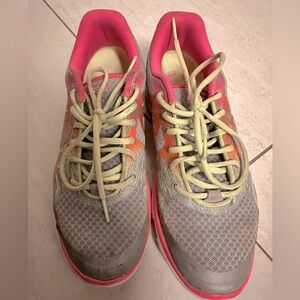 ASICS size US 8!(25cm).